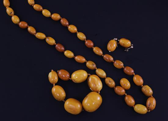 A single strand graduated oval amber bead necklace together with eight other beads and a pair of earrings, necklace 23in.